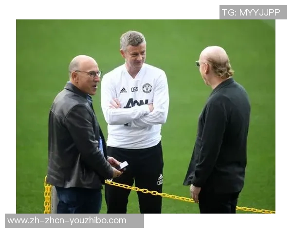 曼联球迷本周再度抗议格雷泽管理,呼吁拯救球队于灭亡边缘 曼联球迷本周再度抗议格雷泽管理,呼吁拯救球队于灭亡边缘